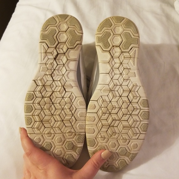 Womens Nikes - Picture 2 of 6